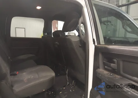 2021 Ram 2500 Tradesman 4X4 6'4 Box z USA, uszkodzony, nr VIN 3C6UR5CJ3MG610492